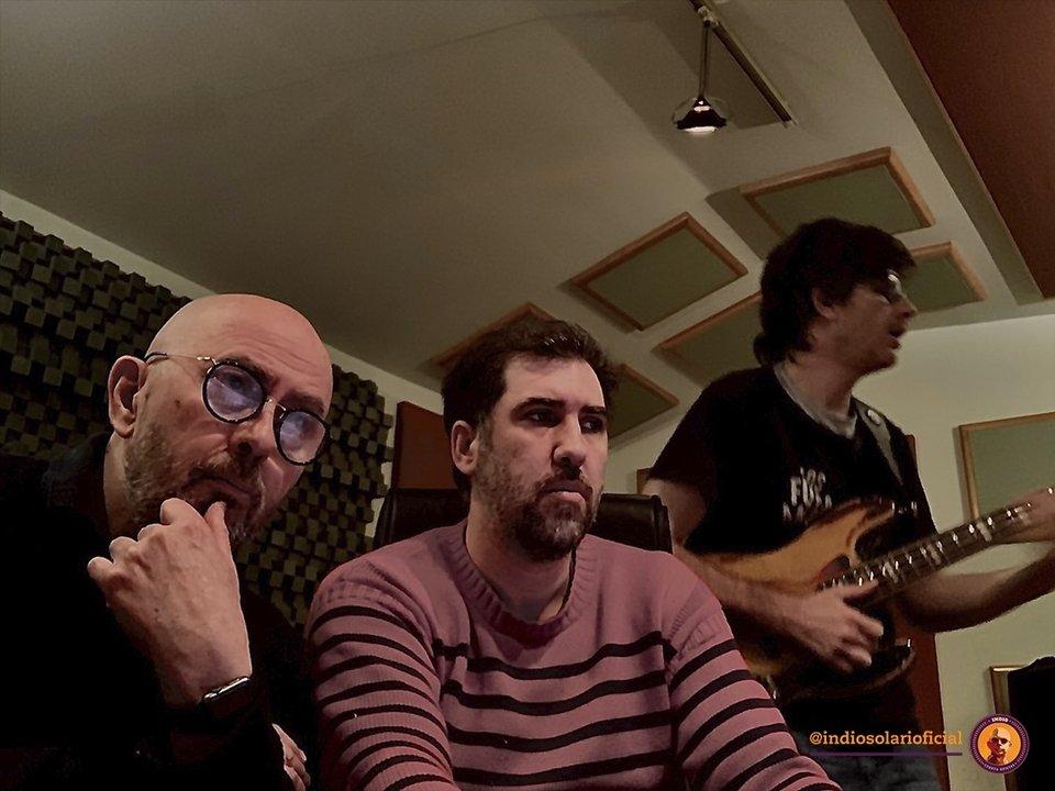 La uacuteltima foto del Indio Solari en su estudio de grabacioacuten 