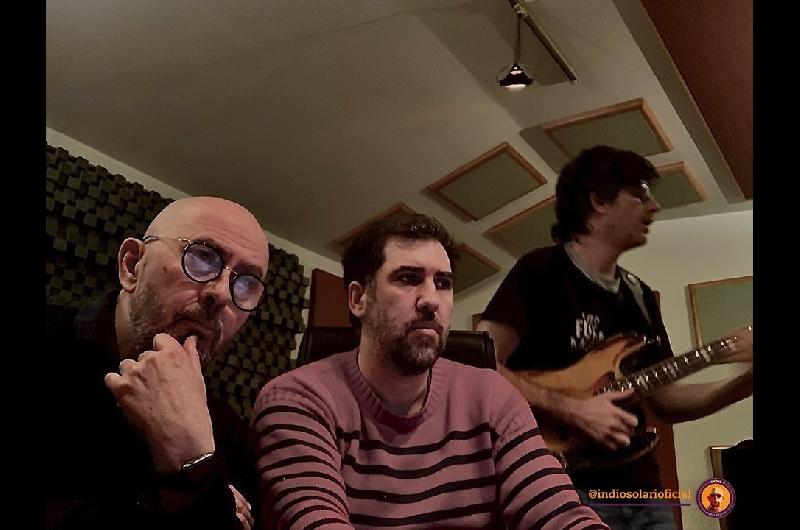 La uacuteltima foto del Indio Solari en su estudio de grabacioacuten 