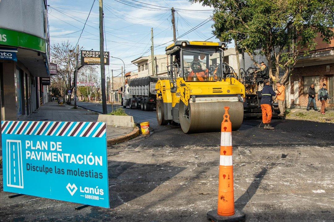 Lanuacutes avanza con el Plan de Pavimentacioacuten 2026-2027 y proyecta maacutes de 200 mil metros cuadrados de asfalto