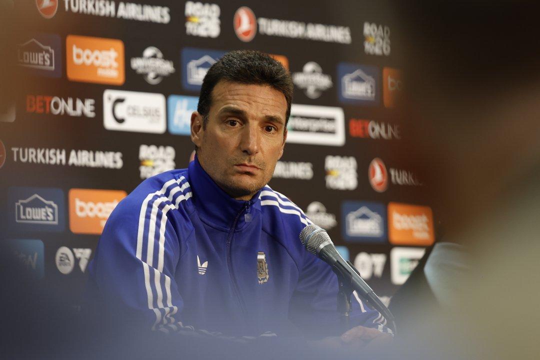 Lionel Scaloni confirmoacute que el ldquoDiburdquo Martiacutenez no atajaraacute en los amistosos
