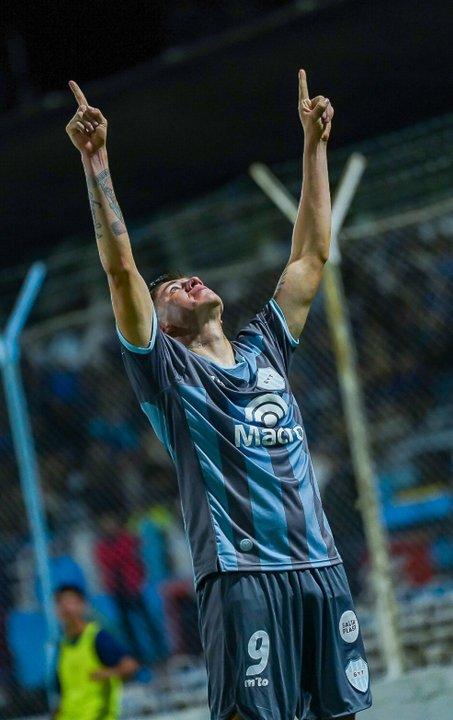 Gimnasia y Tiro de Salta le ganoacute a Midland sobre la hora y se acerca al reducido de la Primera Nacional