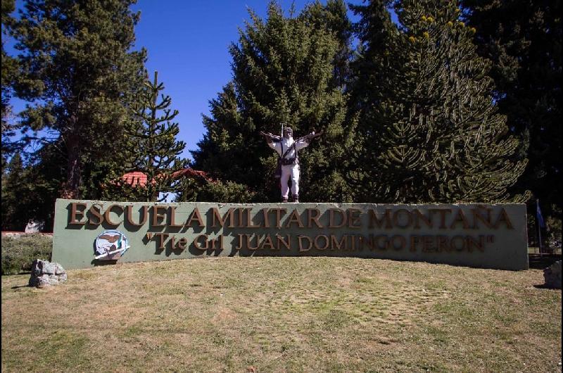 Retiran el nombre de Peroacuten de la Escuela Militar de Montantildea y estalloacute la poleacutemica