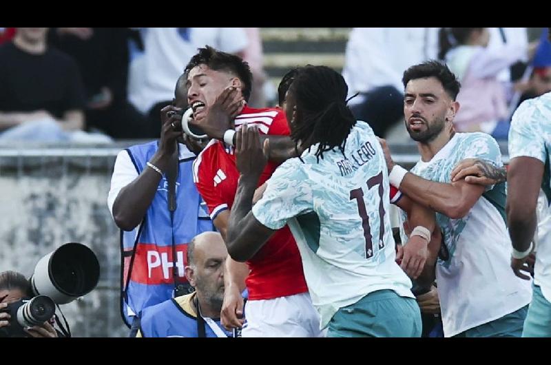 Empujones y expulsados en la victoria de Portugal ante Chile en el Amistoso Internacional