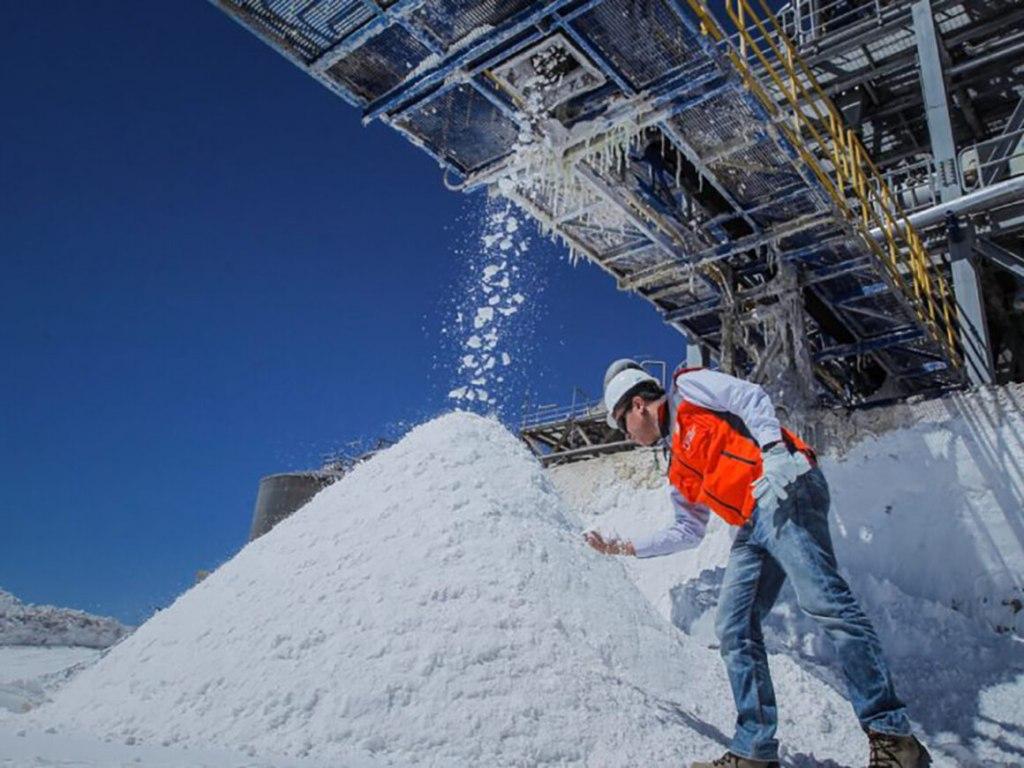 Con impulso del litio proyectan que las exportaciones mineras superaraacuten los US 9000 millones este antildeo