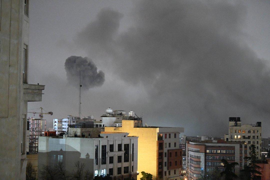 Iraacuten lanzoacute misiles a Israel y Tel Aviv respondioacute con un bombardeo a Teheraacuten pese a las advertencias de Trump