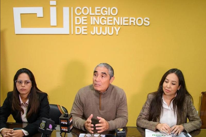  Ingenieros apoyan la obra puacuteblica y aprovechamiento de regaliacuteas mineras