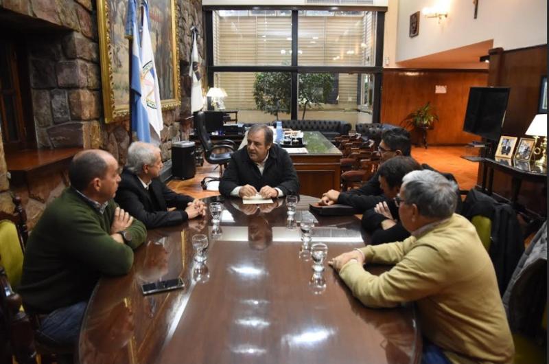 Vicegobernador recibioacute a dirigentes de la Caacutemara del Tabaco