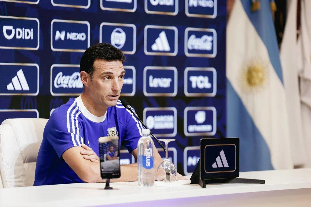 El enojo de Scaloni con un medio espantildeol por tergiversar sus palabras- ldquoMe parecioacute de mal gustordquo
