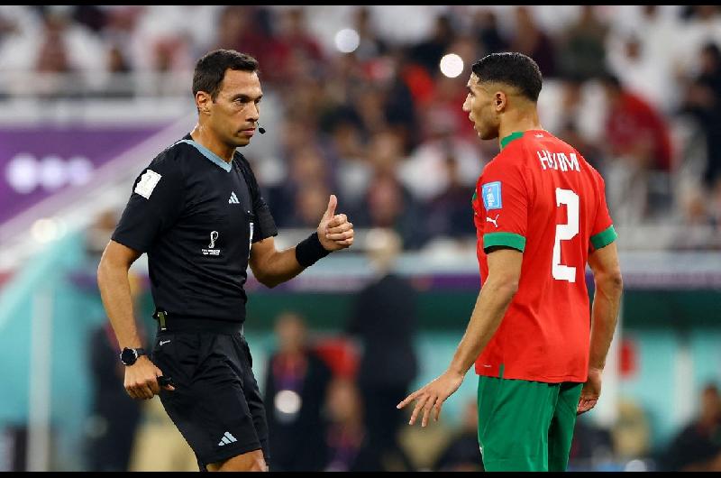Se confirmoacute el primer partido que dirigiraacute uno de los tres aacuterbitros argentinos en el Mundial