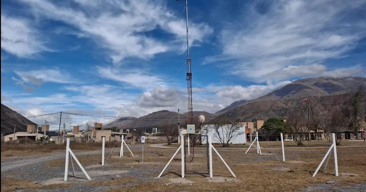Instalan nuevas estaciones meteoroloacutegicas para el monitoreo climaacutetico en la provincia