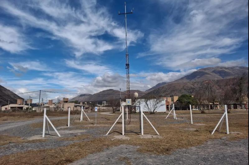 Instalan nuevas estaciones meteoroloacutegicas para el monitoreo climaacutetico en la provincia