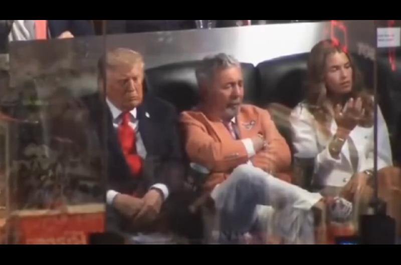 Donald Trump fue abucheado en el Madison Square Garden y se quedoacute dormido
