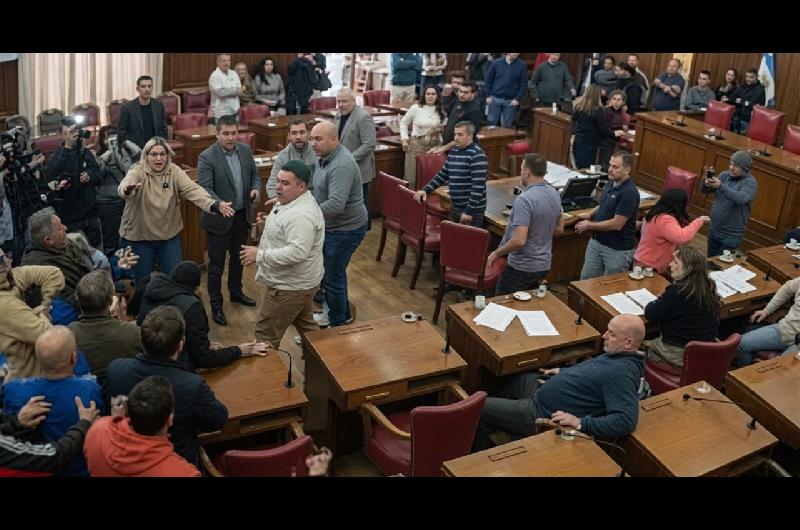 Repudian la pelea entre taxistas y conductores de aplicaciones en Mar del Plata