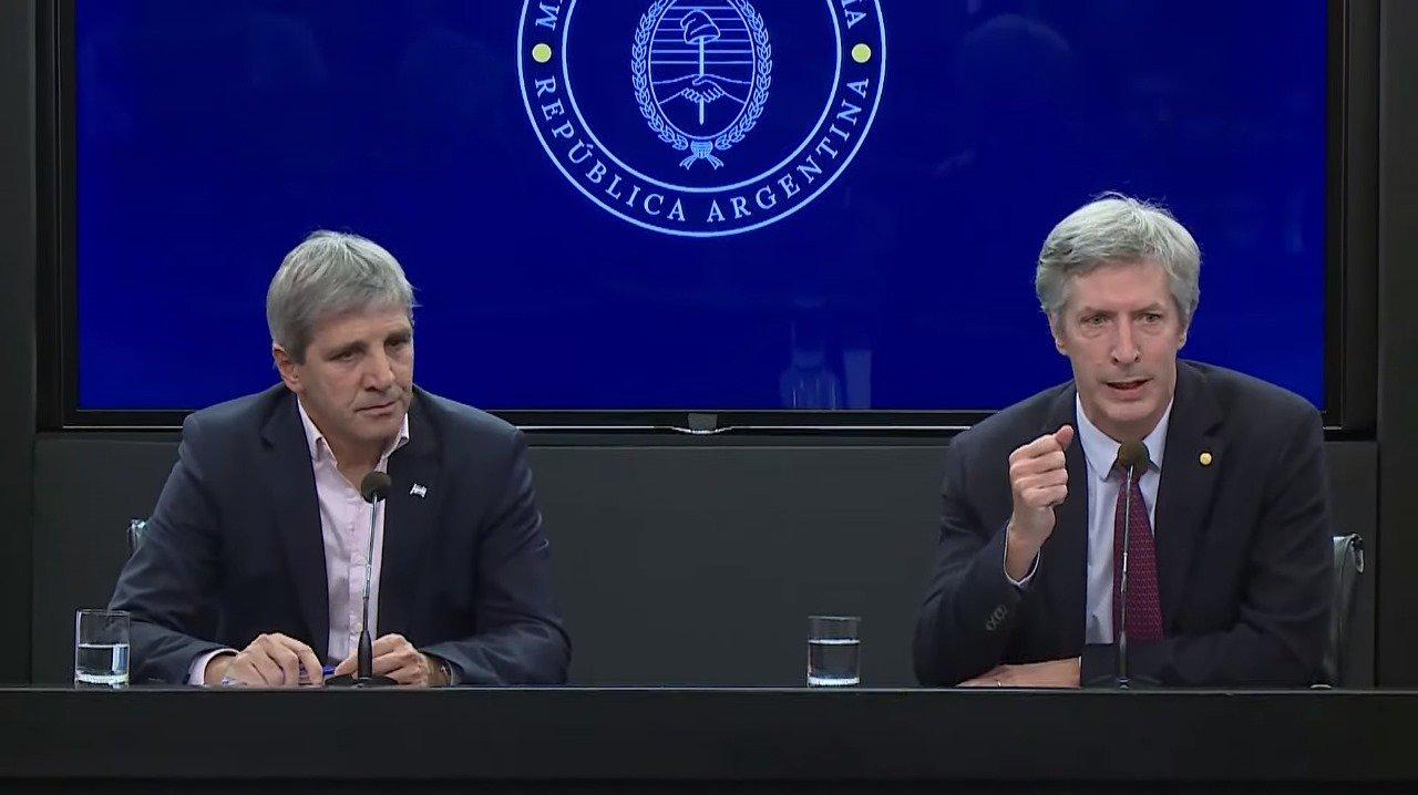 Caputo fortalece la posicioacuten de bonos en doacutelares del Banco Central