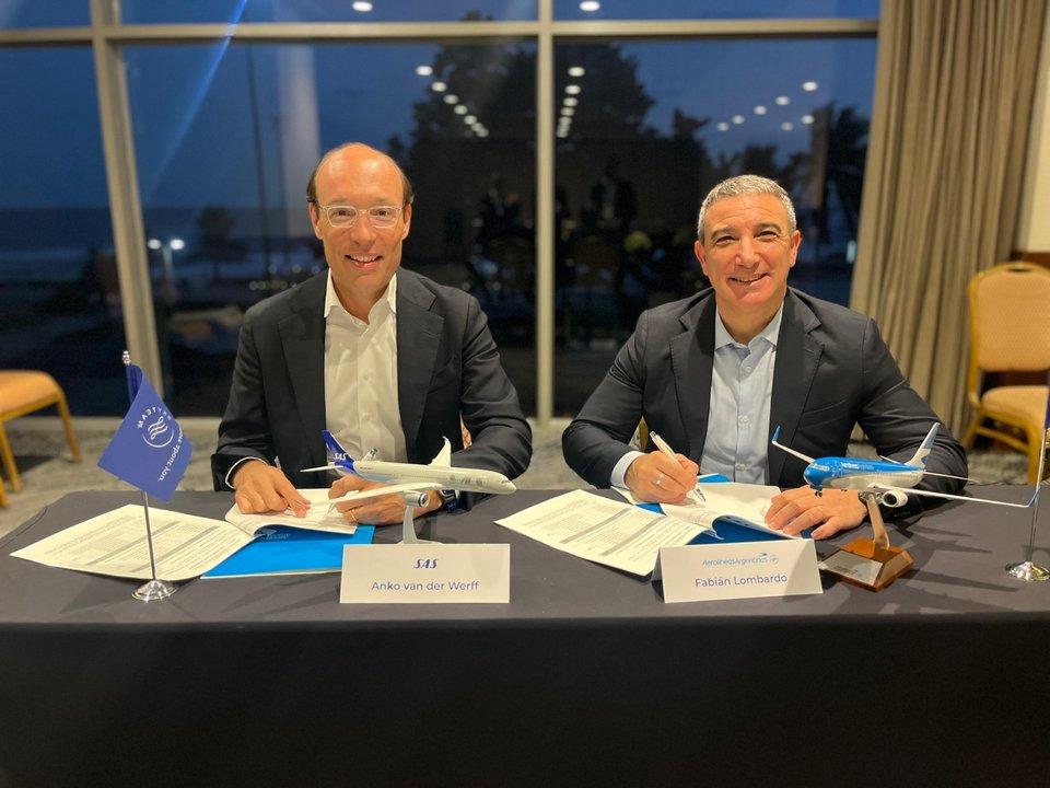 Aeroliacuteneas Argentina firma acuerdo de coacutedigo compartido con la escandinava SAS