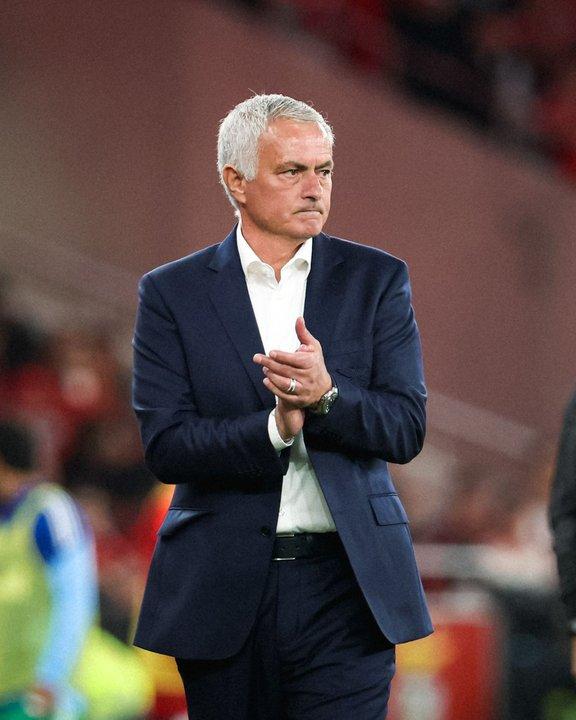 Benfica oficializoacute la salida de Joseacute Mourinho y seraacute el proacuteximo teacutecnico del Real Madrid