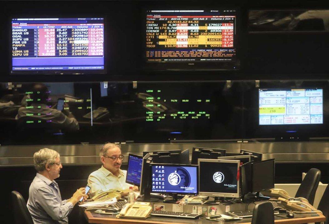 Los ADRs escalaron en Wall Street pero cayeron los bonos- el riesgo paiacutes cerca de los 500