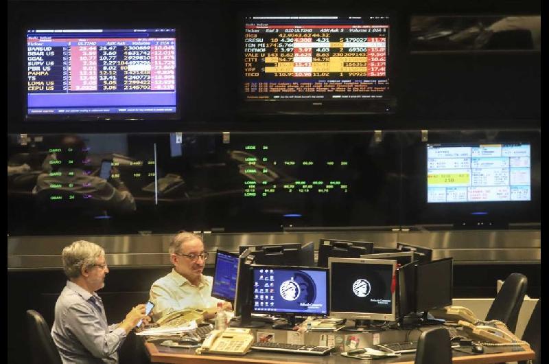 Los ADRs escalaron en Wall Street pero cayeron los bonos- el riesgo paiacutes cerca de los 500