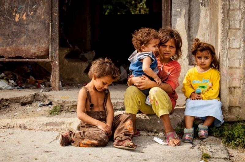 La pobreza infantil cayoacute al 423-en-porciento- y llegoacute a su nivel maacutes bajo desde 2018