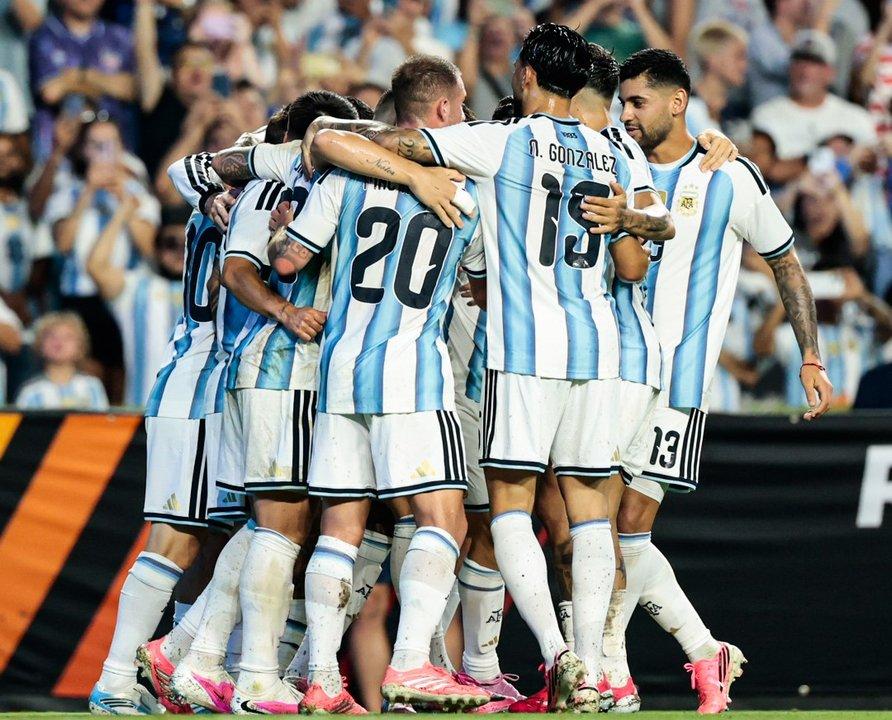 La Seleccioacuten argentina quedoacute en el primer puesto del ranking FIFA previo al Mundial 2026