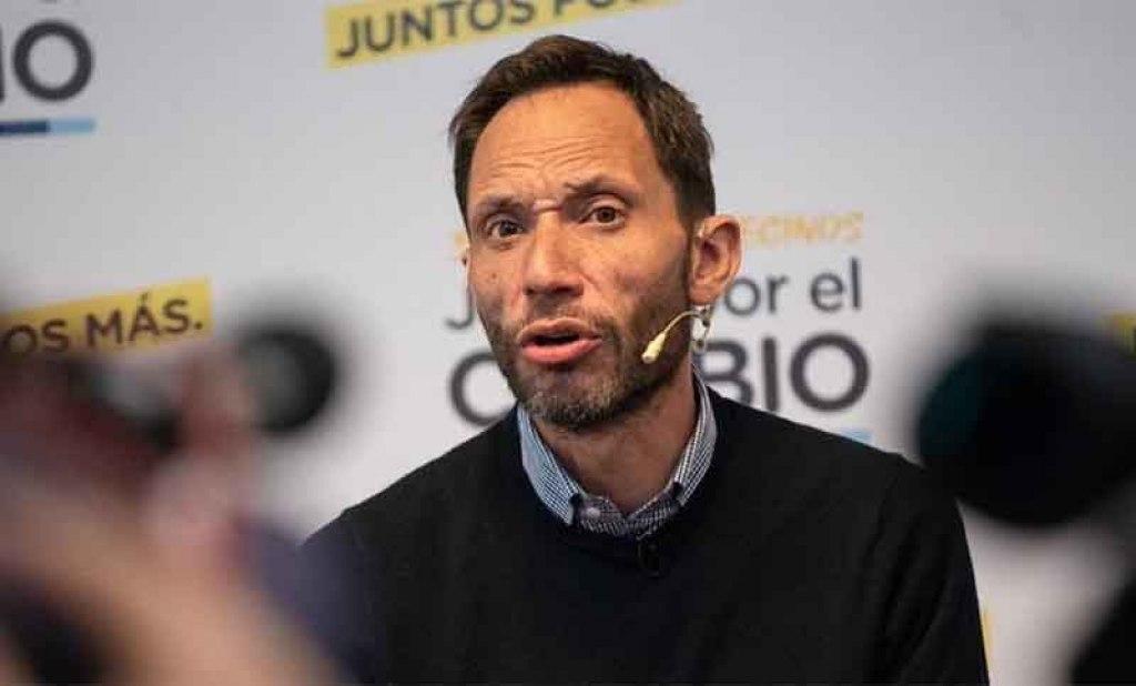Ferraro dice que el Gobierno busca beneficiar a la esposa de Adorni como hizo el kirchnerismo con Laacutezaro Baacuteez
