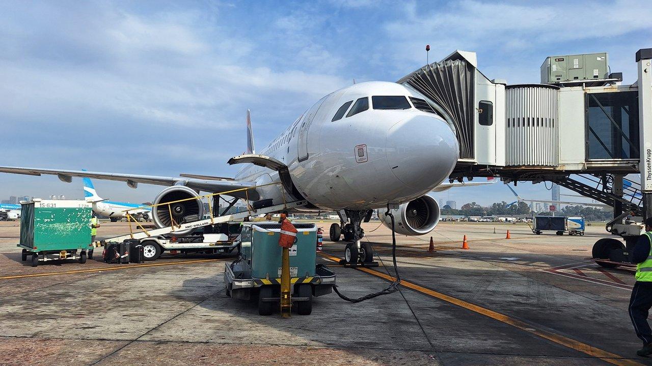 Maacutes de 21 millones de pasajeros viajaron por el paiacutes en los primeros 5 meses del antildeo