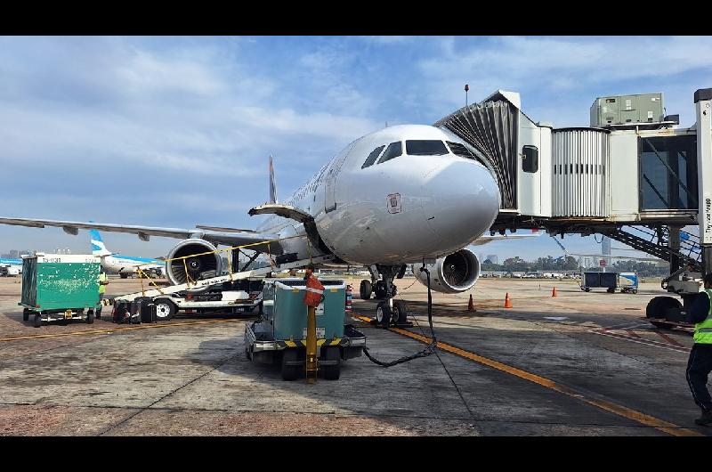 Maacutes de 21 millones de pasajeros viajaron por el paiacutes en los primeros 5 meses del antildeo