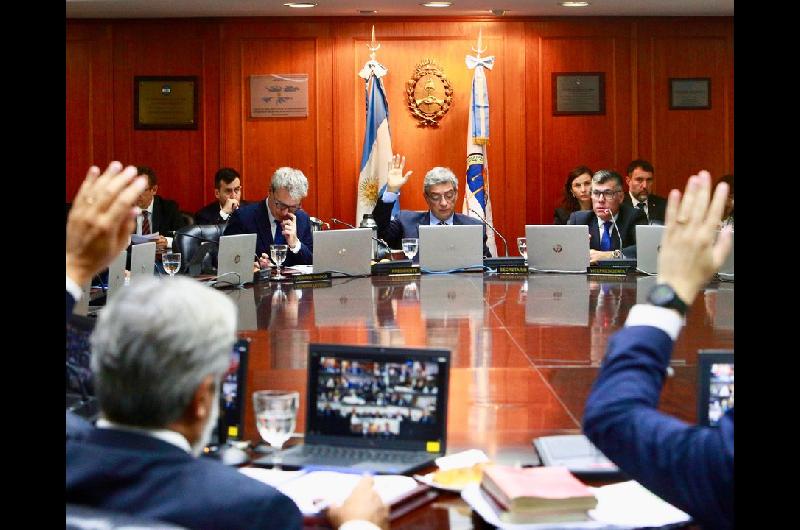 Escaacutendalo judicial- el Consejo de la Magistratura activoacute el juicio poliacutetico y suspendioacute al juez Salmain