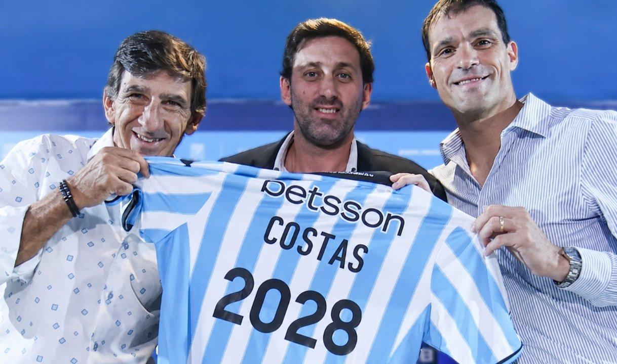 Escaacutendalo en Racing- Costas se plantoacute y le exige a Milito que informe sobre su situacioacuten contractual