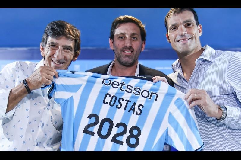 Escaacutendalo en Racing- Costas se plantoacute y le exige a Milito que informe sobre su situacioacuten contractual