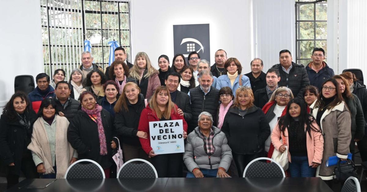 Jorge reconocioacute la labor que realizan los centros vecinales en San Salvador