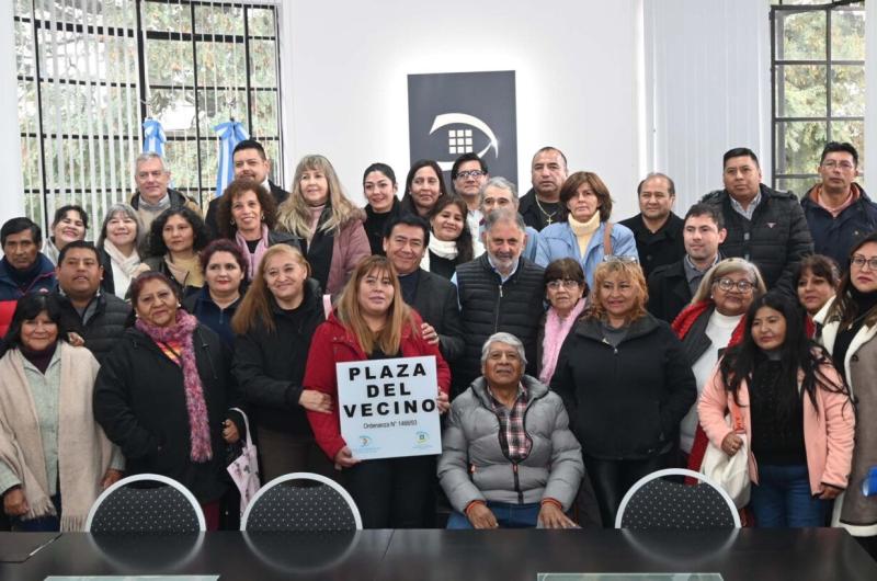 Jorge reconocioacute la labor que realizan los centros vecinales en San Salvador