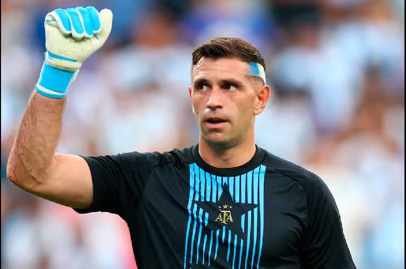Juventus avanza por Dibu Martiacutenez y Aston Villa analiza una oferta millonaria