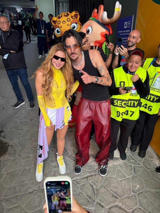 Con bodysuit amarillo y plataformas blancas Shakira brilloacute en la ceremonia inaugural del Mundial 2026