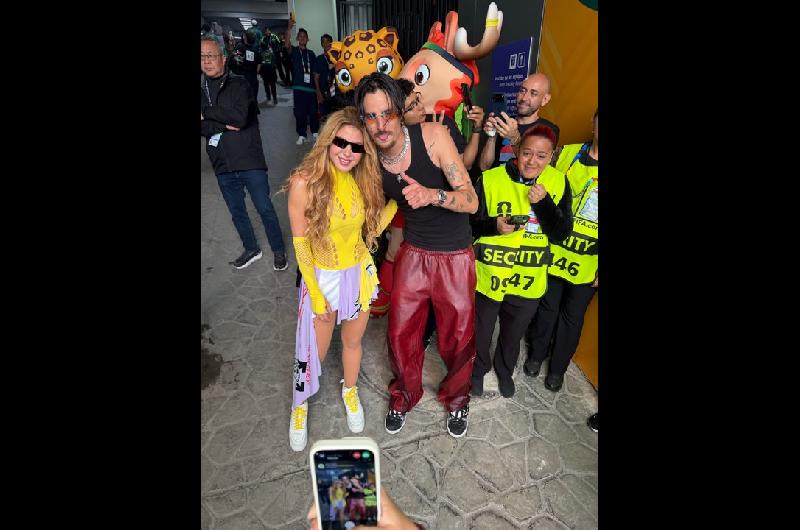 Con bodysuit amarillo y plataformas blancas Shakira brilloacute en la ceremonia inaugural del Mundial 2026