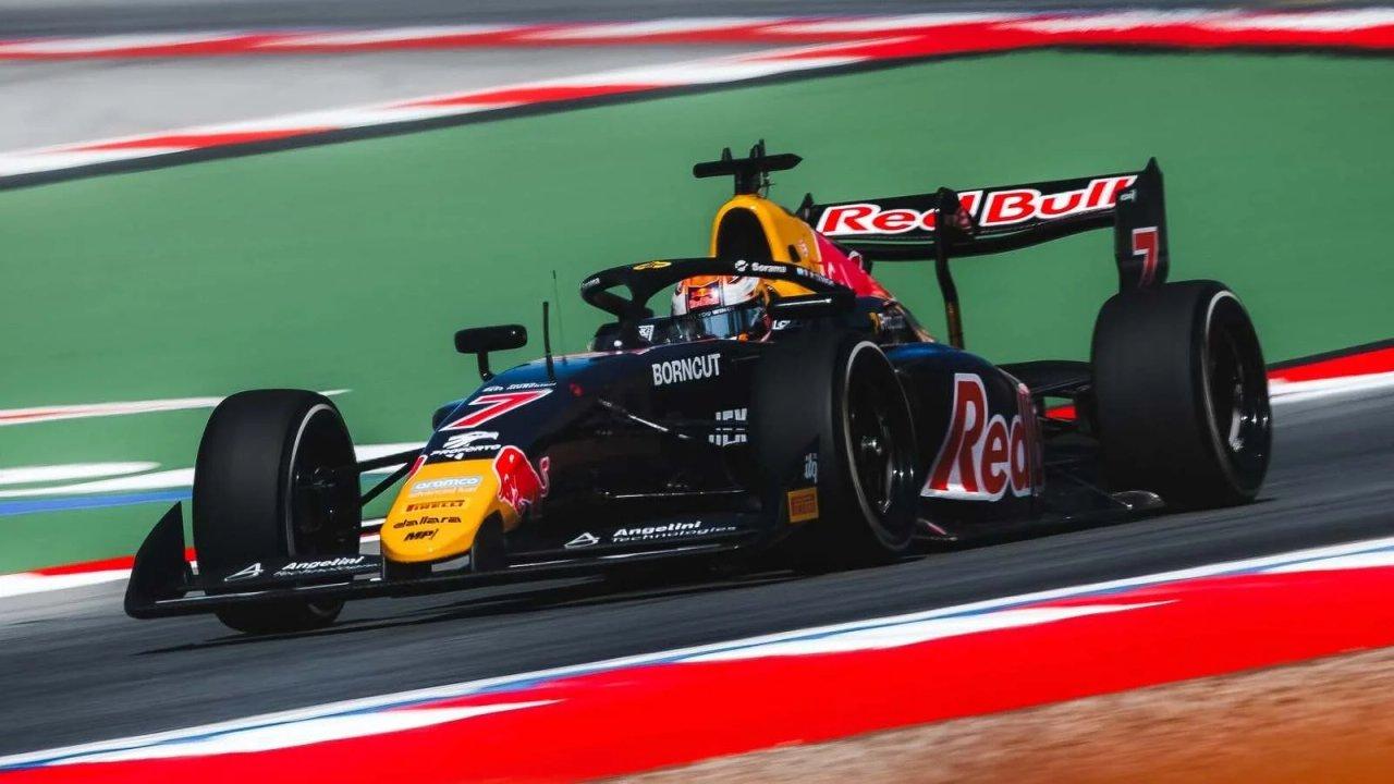 Foacutermula 3- Mattia Colnaghi debioacute abandonar la carrera sprint del GP de Espantildea