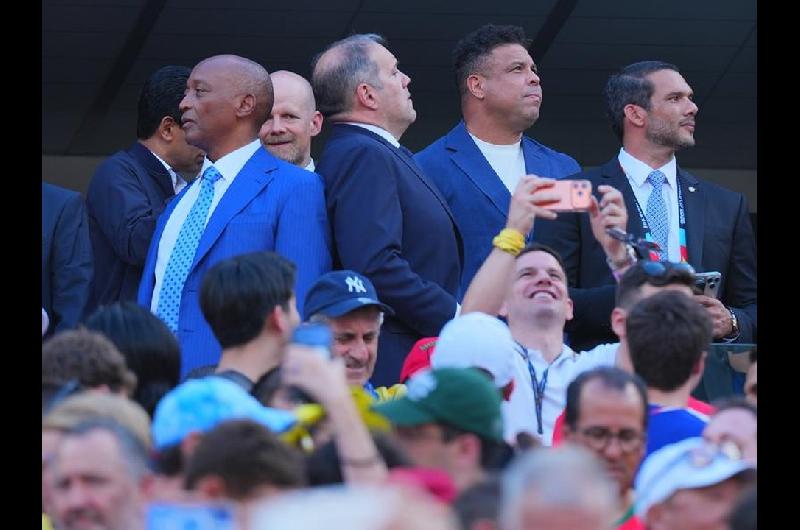 Leyendas brasilentildeas y estrellas mundiales coparon el MetLife para el partido ante Marruecos