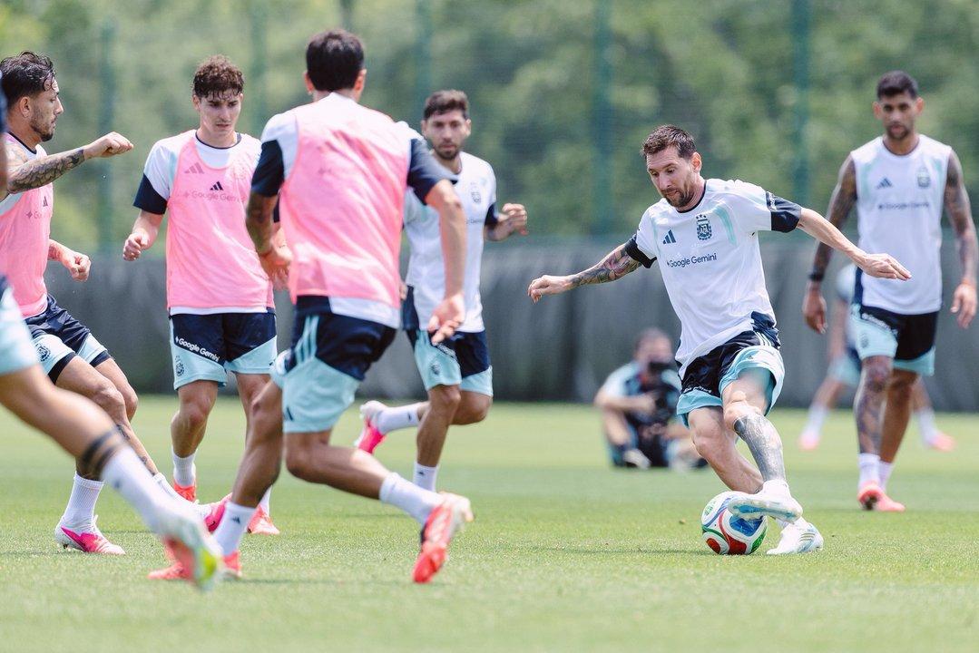 La Seleccioacuten argentina de cara al debut frente a Argelia- las altas y bajas para Scaloni 