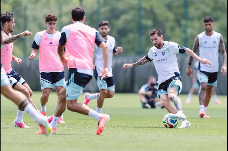 La Seleccioacuten argentina de cara al debut frente a Argelia- las altas y bajas para Scaloni 