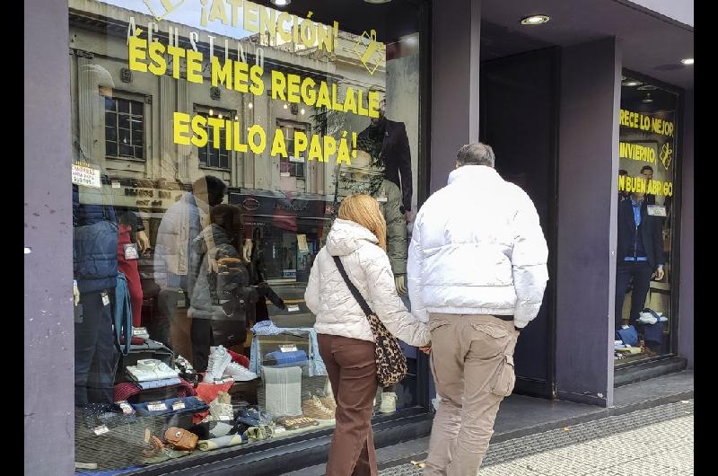 Diacutea del Padre- proyectan que el gasto promedio por regalo alcanzaraacute los 62000