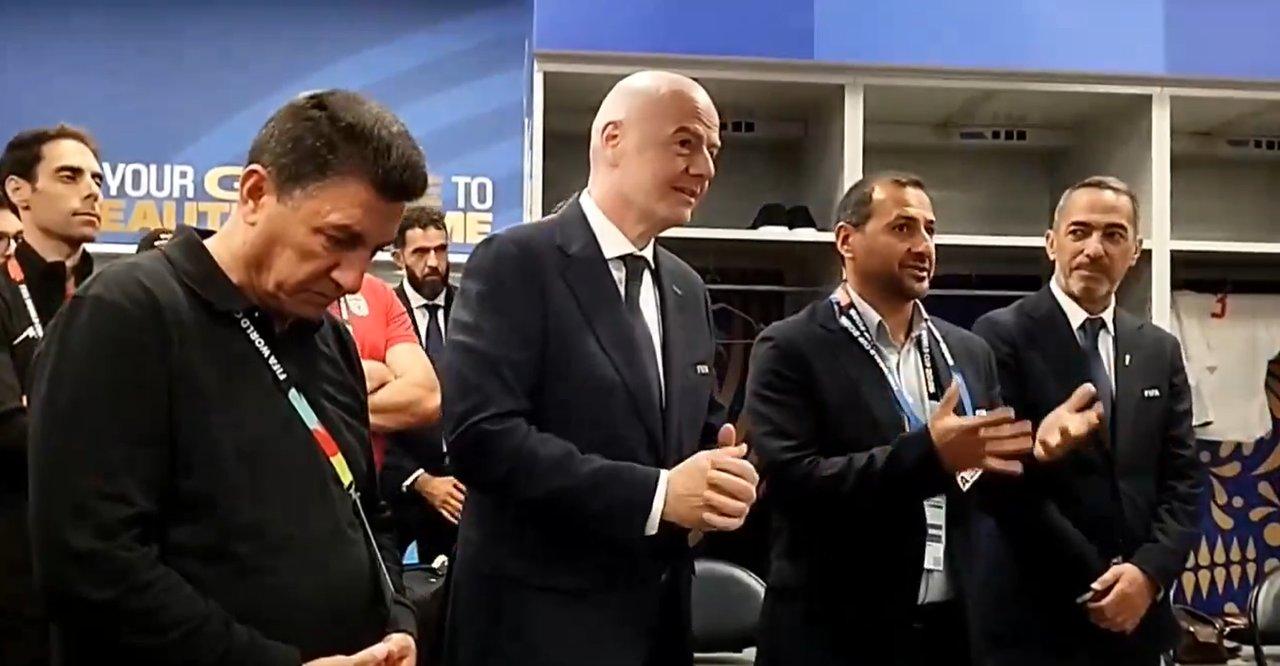 Infantino visitoacute el vestuario de Iraacuten y su entrenador le reclamoacute a la FIFA- ldquoSomos la seleccioacuten maacutes oprimidardquo