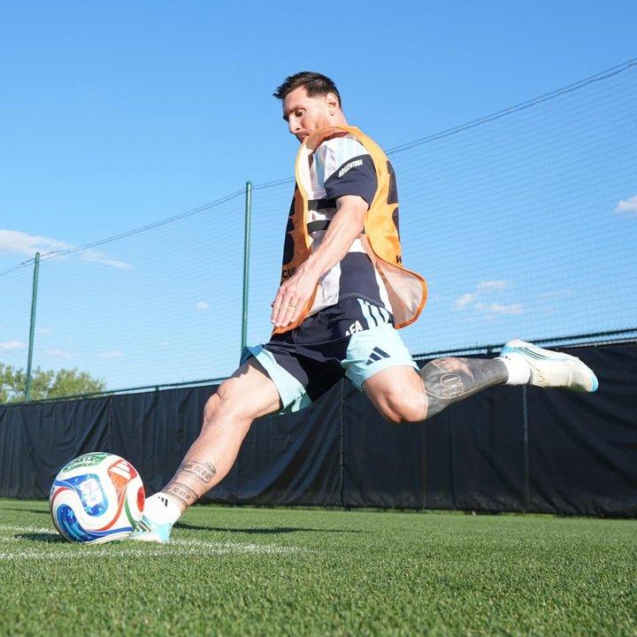 La Seleccioacuten argentina se prepara para su debut- ldquoIlusioacuten y ambicioacuten