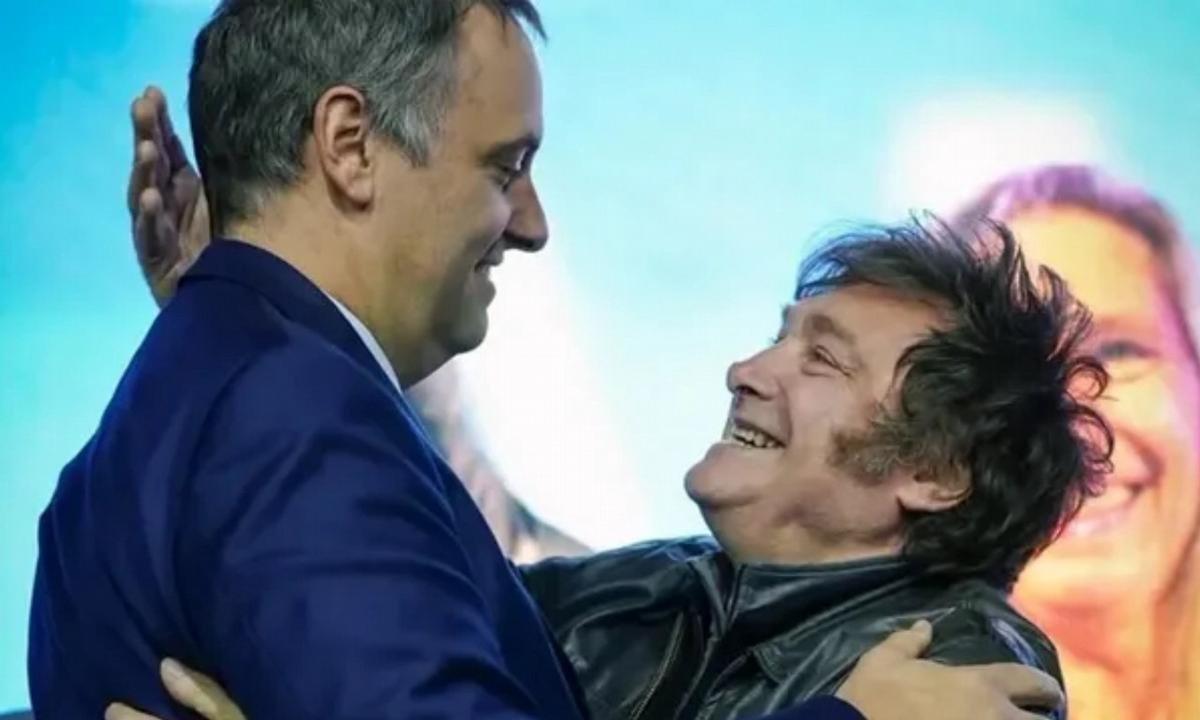 Milei volveraacute a Rosario por el Diacutea de la Bandera acompantildeado por Adorni