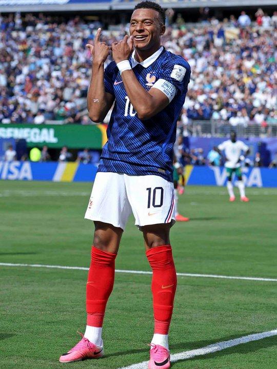 Francia impuso su jerarquiacutea en la primera fecha y derrotoacute a Senegal por el Mundial 2026