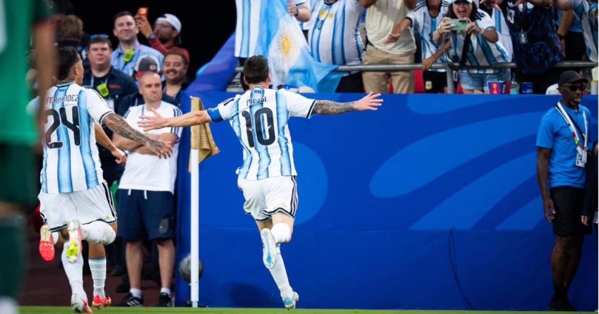 Con un triplete de Messi Argentina goleoacute a Argelia