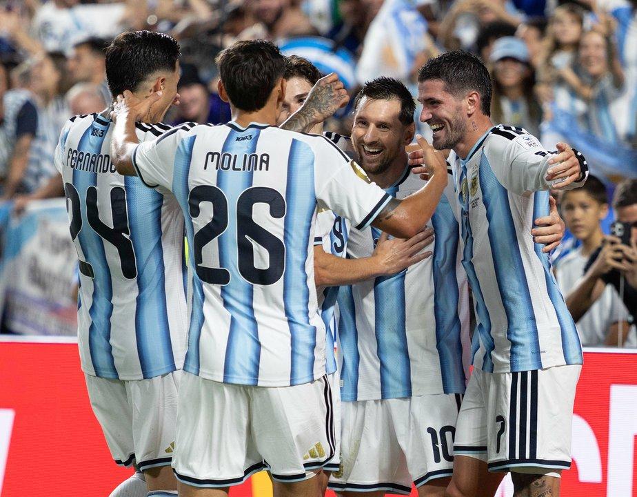 Lionel Messi la estrella que maacutes brilloacute en un valioso triunfo de Argentina ante Argelia
