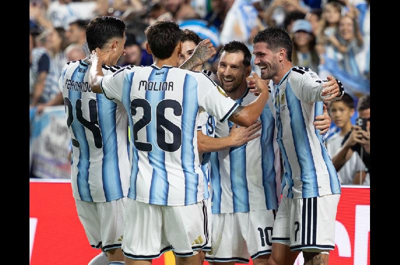 Lionel Messi la estrella que maacutes brilloacute en un valioso triunfo de Argentina ante Argelia
