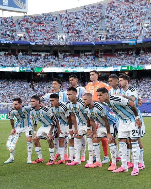 ldquoCon mucha ilusioacutenrdquo- los jugadores de la Seleccioacuten argentina celebraron el triunfo ante Argelia en su debut en el Mundial 2026