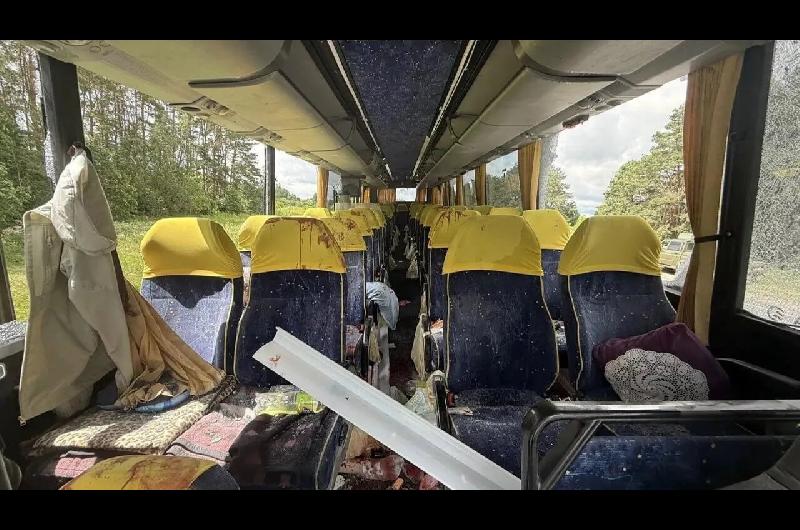 Atribuyen a Ucrania dron que impactoacute a autobuacutes que transportaba a nintildeos bielorrusos