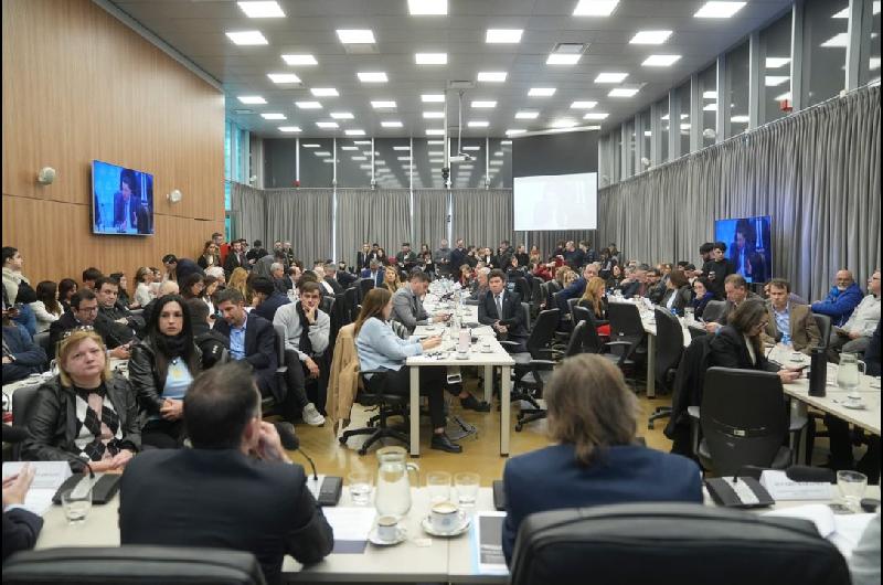 El oficialismo dejoacute listo el dictamen del acuerdo con los fondos buitre y se votaraacute en la proacutexima sesioacuten de Diputados